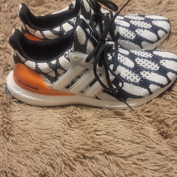 WOMENS ADIDAS ULTRABOOST - Picture 3 of 7